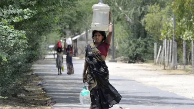 योगी का मिशन शक्ति, काग़जी या ज़मीन पर दिखेगा