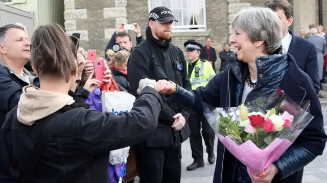 Le Premier ministre britannique Theresa May, en visite à Salisbury.