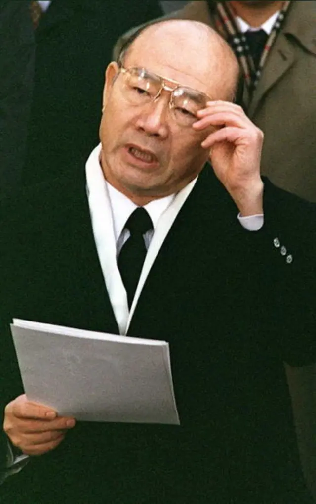 1995년 12월2일 연희동 자택 앞에서 '골목길 성명'을 발표하는 고 전두환 씨
