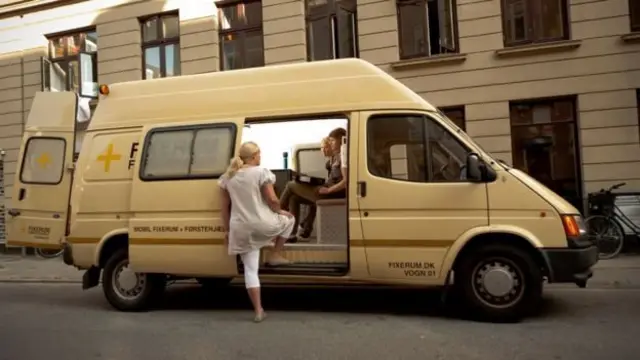 ก่อนหน้านี้ มีการเปิดให้บริการห้องเสพยาเสพติดในรถพยาบาลเก่า โดยมีเจ้าหน้าที่ดูแล