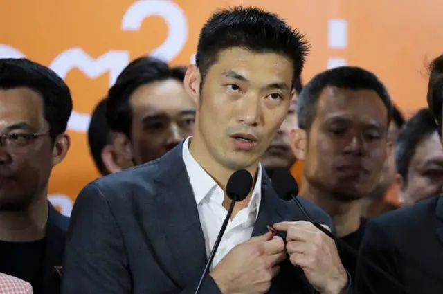 ธนาธร จึงรุ่งเรืองกิจ