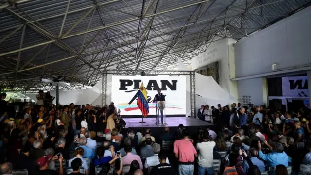 Guaidó en la presentación del plan de la oposición.