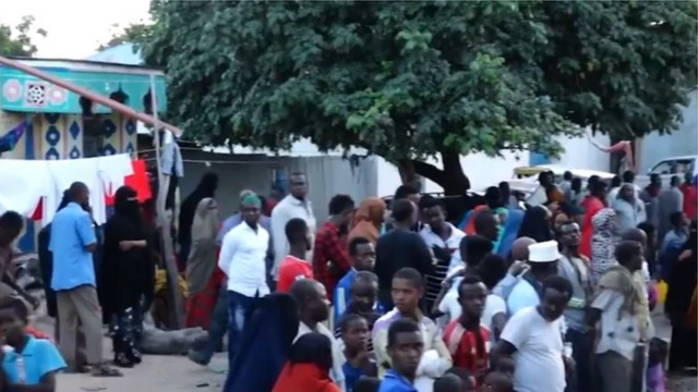 Dadkii isugu soo baxay bannaanka guriga