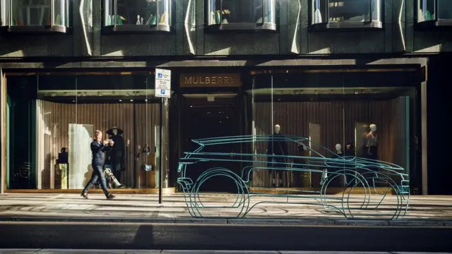 رنجروور مجسمهای با الهام از نسل جدید ایووک را در خیابانهای لندن نمایش داد