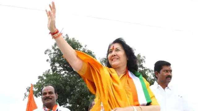 మాజీ మంత్రి, కాంగ్రెస్ నేత గీతారెడ్డి ప్రచారం