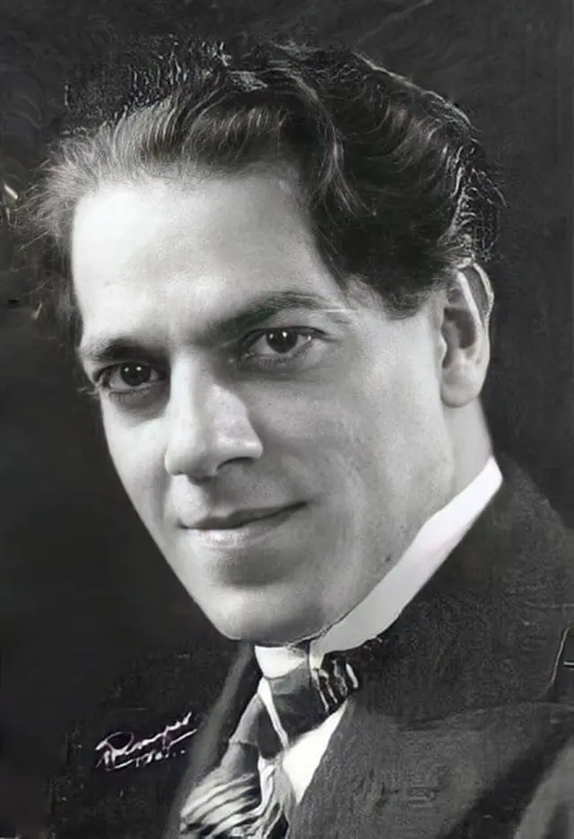 Heitor Villa-Lobos,betano jogo aviatorretratobetano jogo aviator1922. O maestro foi vaiado por calçar um chinelo na Semanabetano jogo aviatorArte Moderna