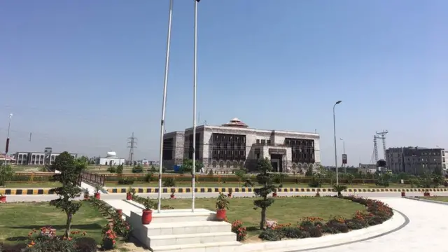 Universidad de Abdul Wali Khan