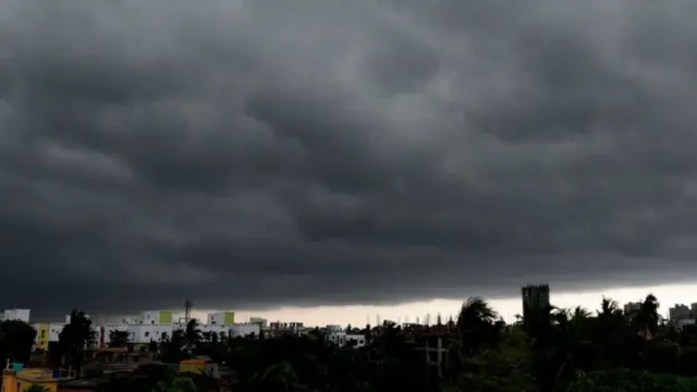 కమ్ముకున్న మేఘాలు, వర్షపాతం