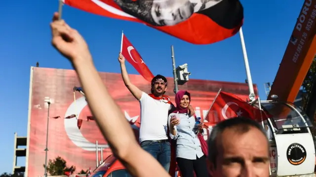 Darbe girişimi sonrası yapılan protesto gösterilerinden bir kare
