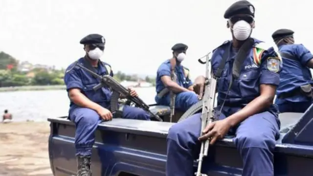 Mu gihe cy'ibihe bidasanzwe, polisi yabuzaga ingendo zo kuva mu ntara imwe ujya mu yindi