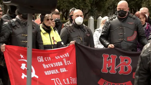 ผู้สนับสนุนไนต์วูล์ฟส์ ที่สุสานสงครามโลกครั้งที่ 2