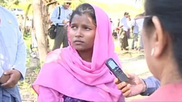 จามาลีดากำลังให้ข้อมูลกับเจ้าหน้าที่