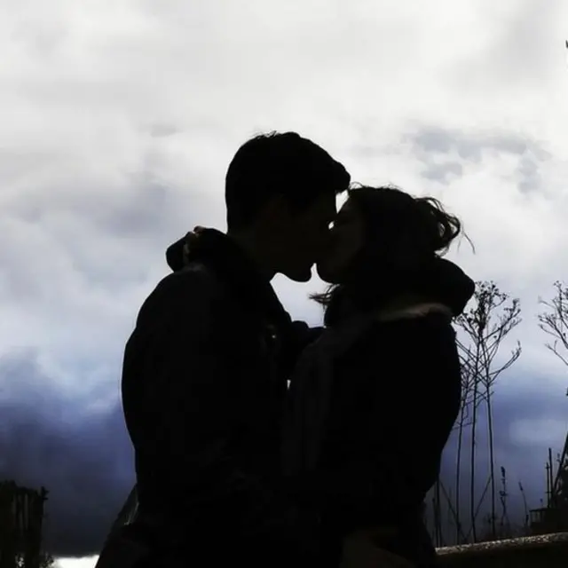 L'interdiction des relations n'est probablement pas pratique pour les employeurs