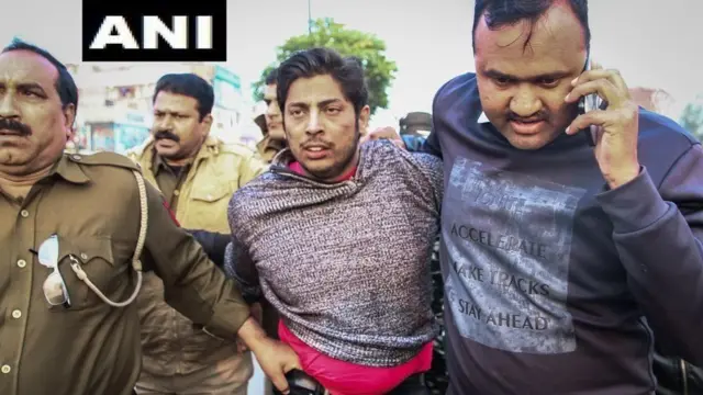 ஷாஹீன்பாகில் சுட்டவர் ஆம் ஆத்மி கட்சிக்காரர் என்கிறது போலீஸ்