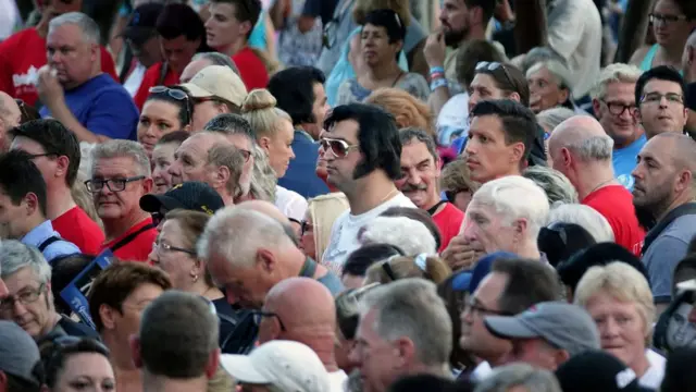 تجمع الآلاف في مناسبة إحياء الذكرى الأربعين لوفاة إلفيس بريسلي