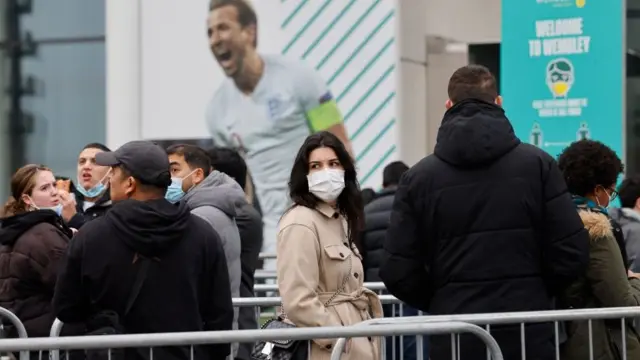 Centre de vaccination de masse au stade de Wembley à Londres, Royaume-Uni