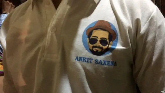 நண்பரின் உருவப்படத்துடன் டிசட்டை