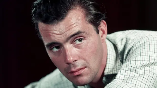 Находясь на сцене, Дирк Богард испытывал больший страх, чем на фронте Второй мировой войны