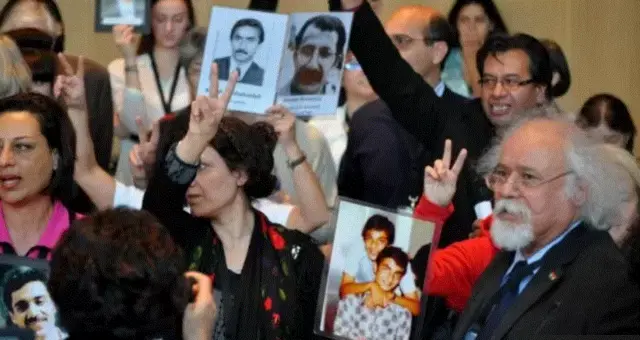 دادگاه مردمی ایران تریبونال، به این نتیجه رسید که اعدام های دستهجمعی دهه ۱۳۶۰، تحت قانون بین المللی، مشمول "جنایت علیه بشریت" بوده و جمهوری اسلامی ایران باید به خاطر آن محاکمه شود