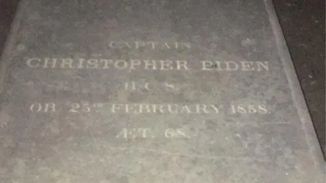 क़ब्र पर लगा पत्थर