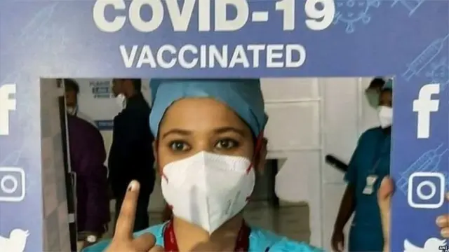 કોરોના વૅક્સિન લઈને આવેલાં આરોગ્યકર્મી