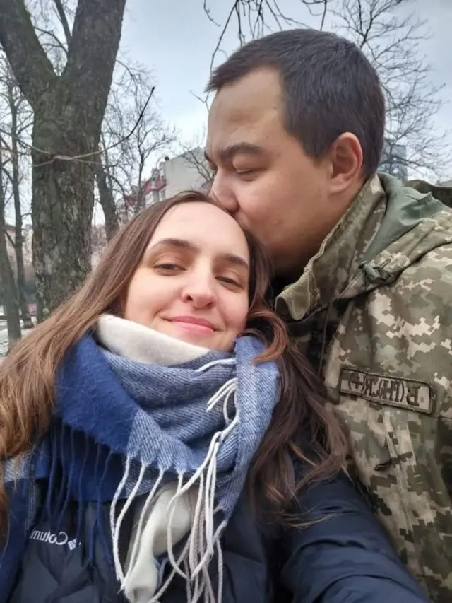 Wanandoa Oksana na Artem.