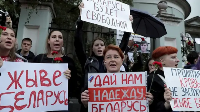 акция возле белорусского посольства в Москве
