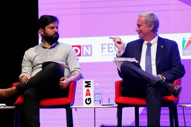 آقای بوریک تلاش کرده است که آقای کاست را به میراث بحث‌برانگیز پینوشه وصل کند