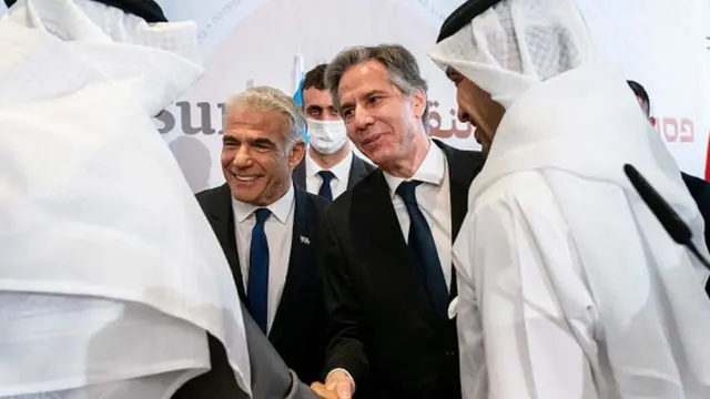 آنتونی بلینکن، وزیر خارجه آمریکا نیز با سفر به اسرائیل در این "رویداد تاریخی" حاضر شد