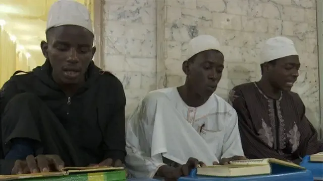 પાકિસ્તાનની મદરેસામાં ભણી રહેલા વિદ્યાર્થીઓ