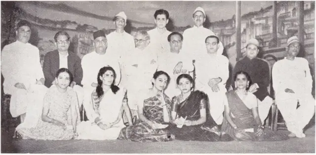 પ્રભુલાલ કલાકારો સાથે