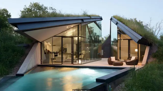 Paa la nyumba hii linaifanya kuwa na joto wakati wa baridi kuwa joto