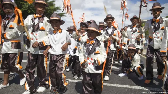 केपटाउन में बच्चों की परेड