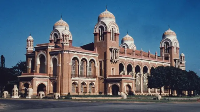 சென்னைப் பல்கலைக்கழகம்.