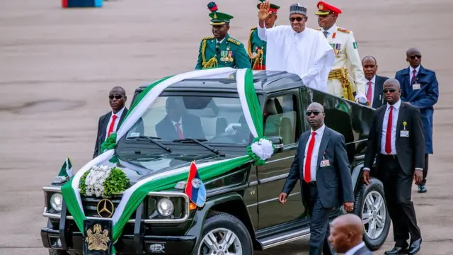 Buhari na zagaya dandalin Eagle Square