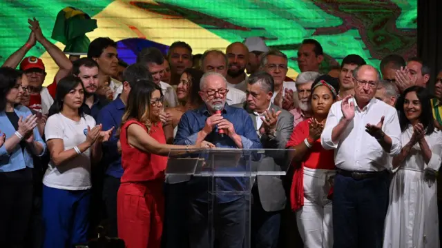 Lula sonuçların ardından ilk konuşmasını yapıyor.