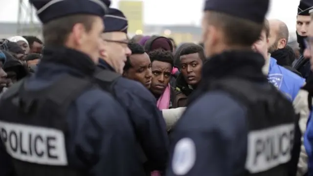 Migrants queue for Jungle reception points