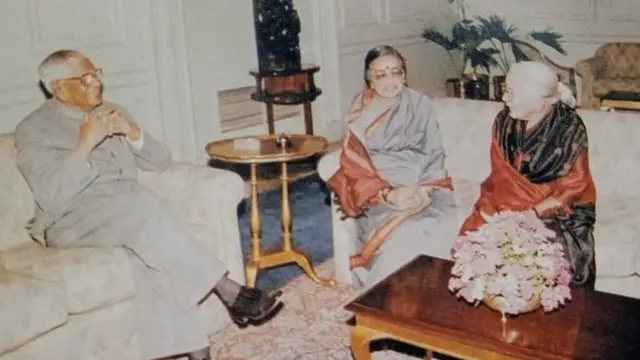 રાષ્ટ્રપતિ સાથે માઈસાહેબ આંબેડકર