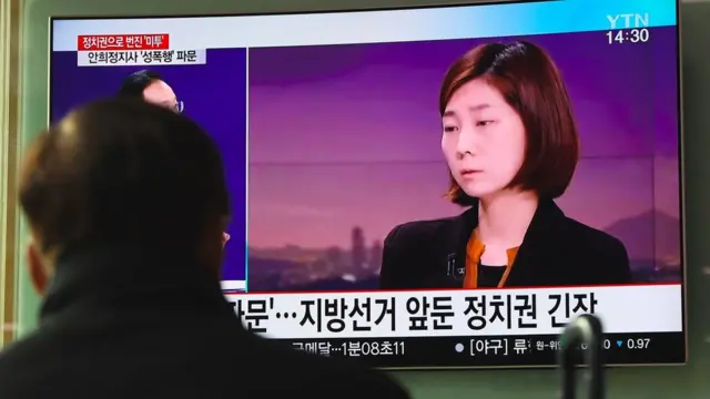 น.ส.คิม ไปออกรายการของเครือข่ายโทรทัศน์เจทีบีซี โดยระบุว่า นายอัน ข่มขืนเธอ 4 ครั้งในช่วงเวลา 8 เดือน ระหว่างเดือน มิ.ย. ปีที่แล้วถึงเดือน ก.พ.ปีนี้