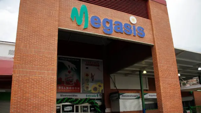 ایران و ونزوئلا افتتاح این فروشگاه را موفقیتی بزرگ در مقابل فشار آمریکا می‌دانند