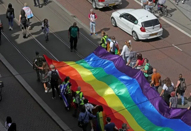 Amsterdam'da hafta sonu gerçekleştirilen LGBTİ+ Onur Yürüyüşü