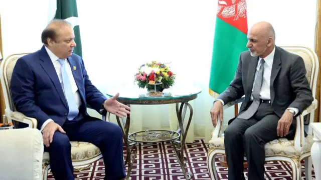 دیار محمد اشرف غنی، رئیس جمهوری افغانستان (راست) و نواز شریف، نخست وزیر پاکستان