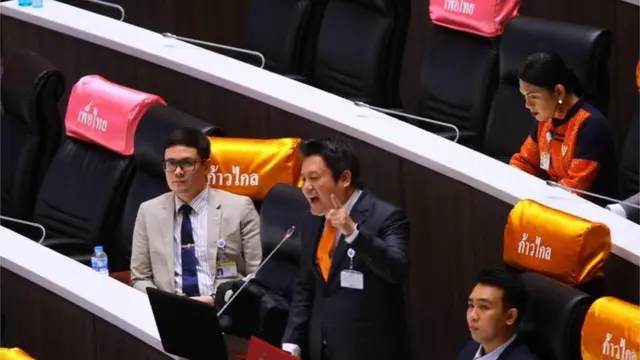 นายสุรเชษฐ์ ประวีณวงศ์วุฒิ ส.ส.บัญชีรายชื่อ พรรคก้าวไกล