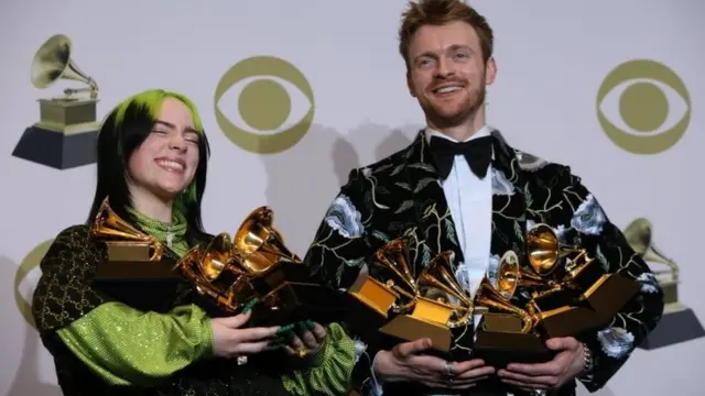 Billie Ellish y su hermano Finneas compusieron el disco de la cantante en una pequeña habitación de su casa en Los Ángeles.