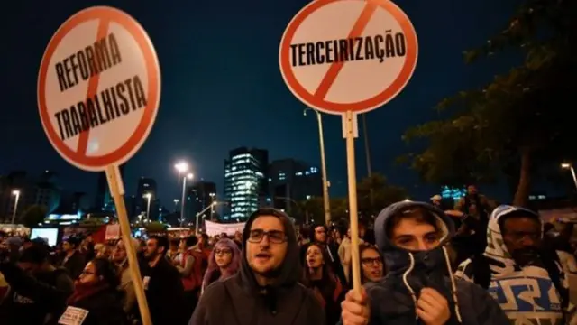 Manifestantes contra reforma