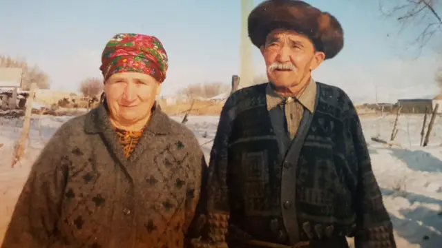 Галина жана Саяк Жунусовдор Ак-Кыя айылында