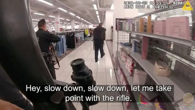 Una imagen de la cámara corporal del policía