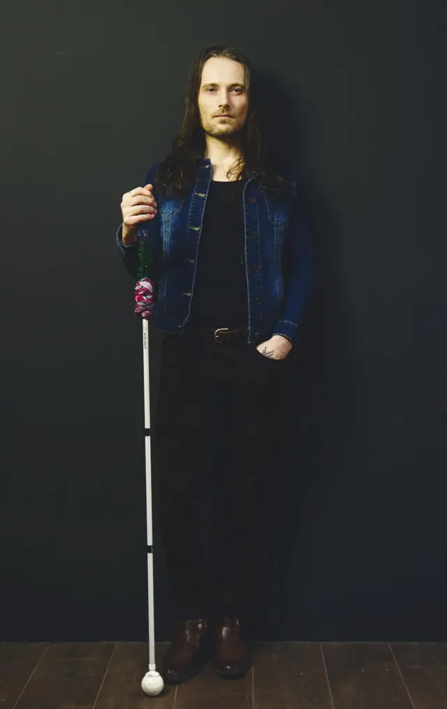 트레헌은 사진 촬영 외에도 그림, 영화, 음악 제작 등 다양한 활동을 한다