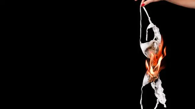 Sri Lanka: Pros & Cons of wearing bra