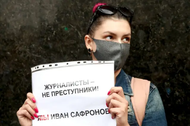 Пикеты в поддержку Сафронова